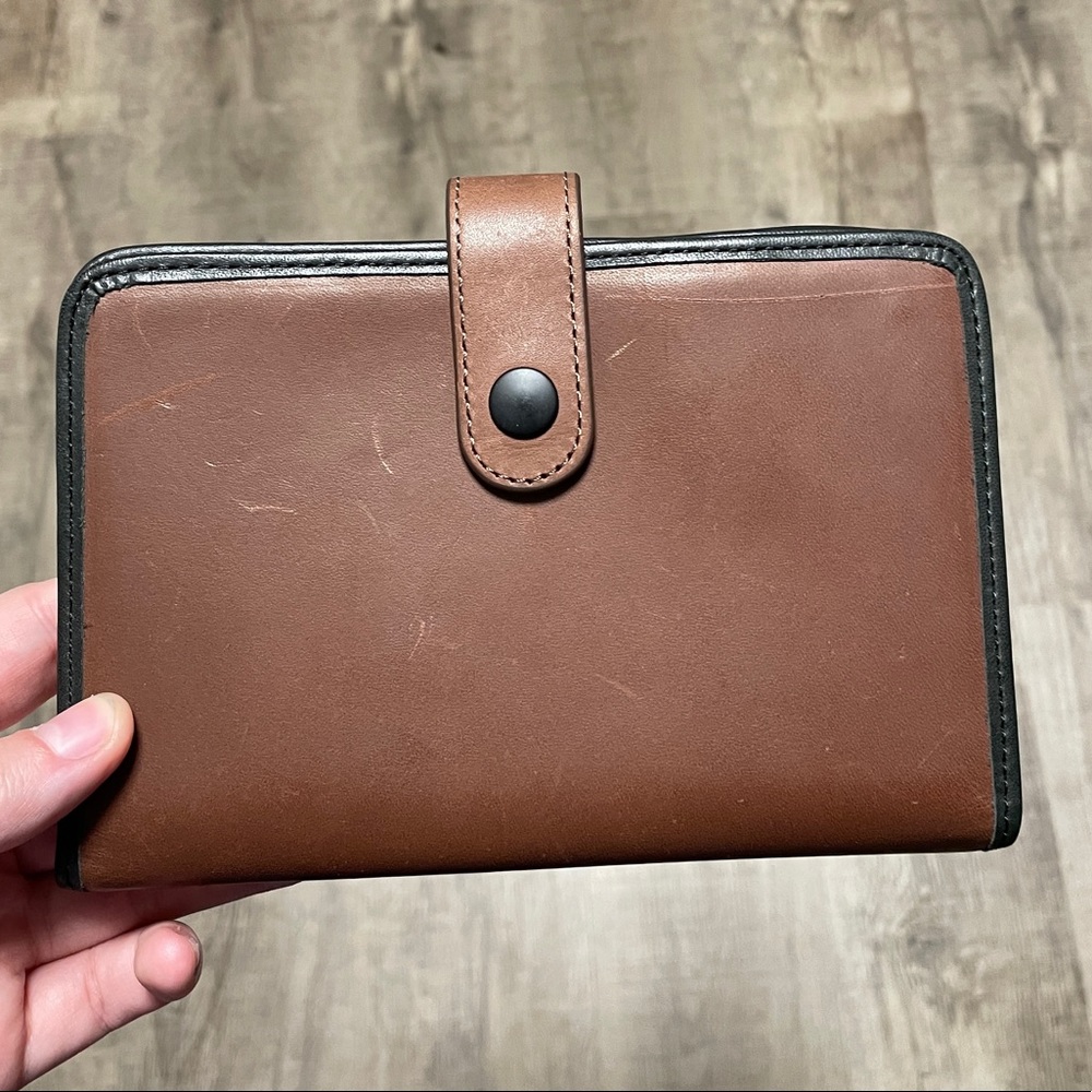 Fossil Snqp Close Brown Leather Tech carrier wallet New